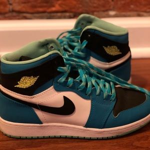 Nike Air Jordan- gently worn -6 boys